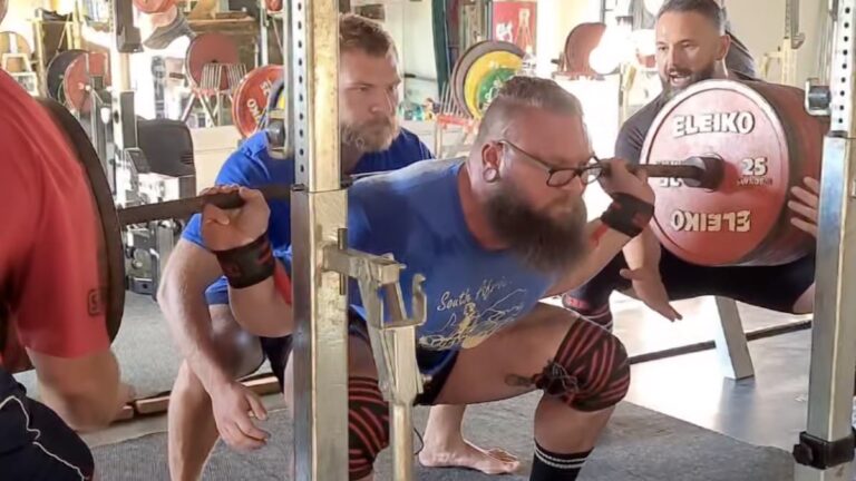 Powerlifter Nicolaas du Preez Squats 420 Kilograms (926 Pounds) With Ease During Training