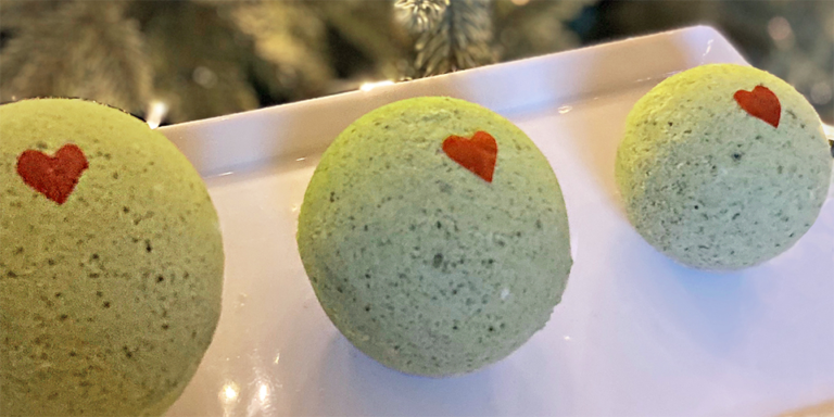 DIY Grinch Bath Bomb Recipe