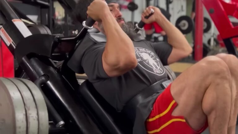 WNBF Pro Bodybuilder Alberto Núñez Builds Size in Offseason with Demanding Leg Day